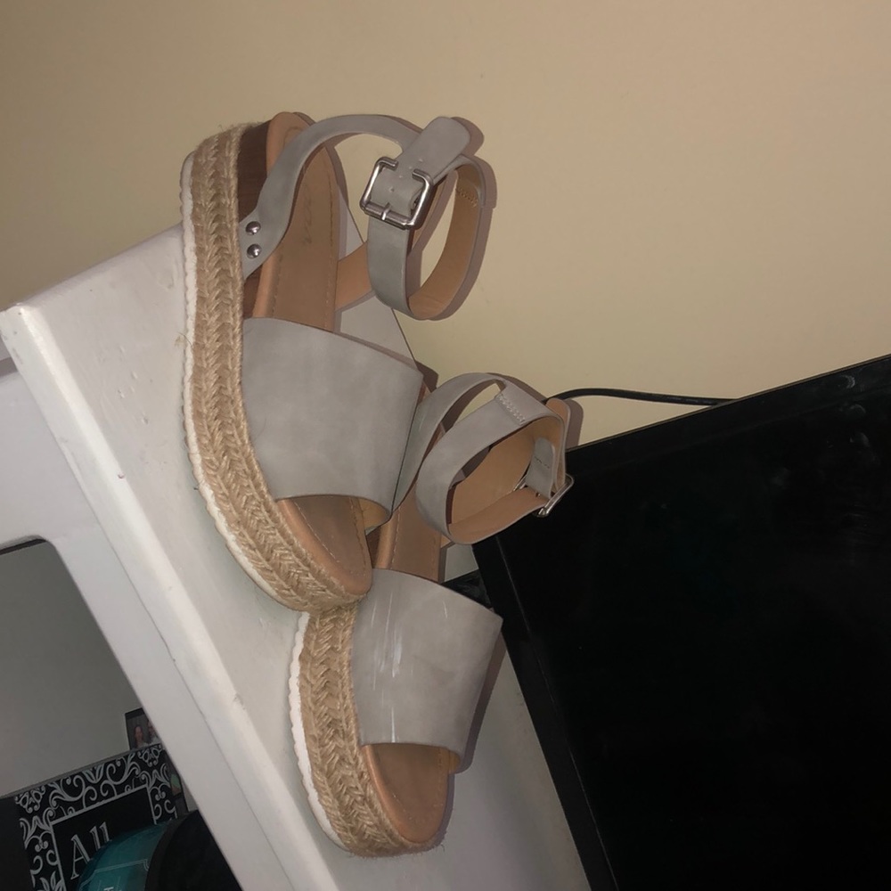 Soda Platform shoe 7.5 EASY CUTE COMFORTABLE SHOE